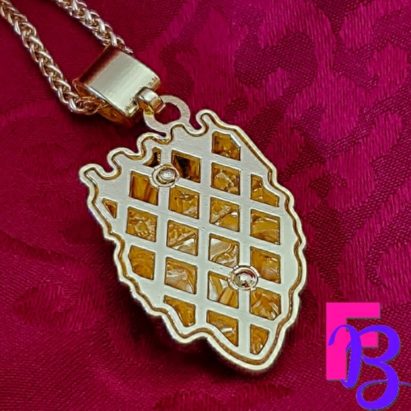 *NEW!* 18K Yellow Gold King Leo Pendant and Chain - Picture 2 of 16